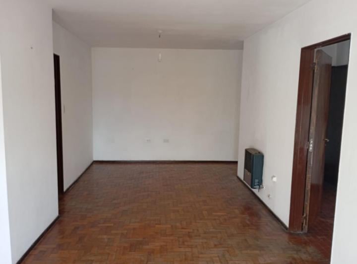 Departamento · 130m² · 8 Ambientes · 1 Cochera