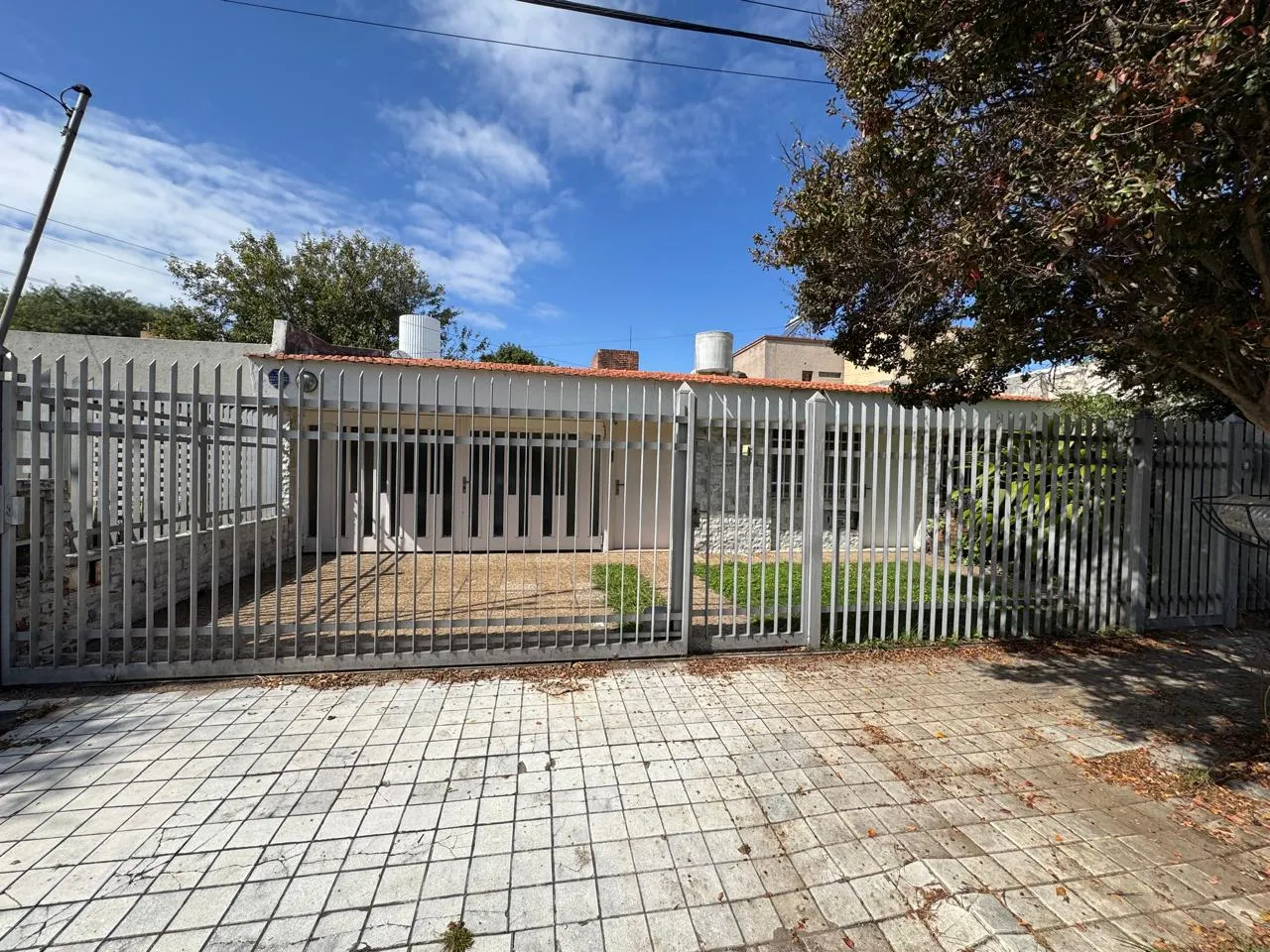Vendo casa 3 dormitorios, pileta, remodelada, ubicación inmejorable, Alto Verde.