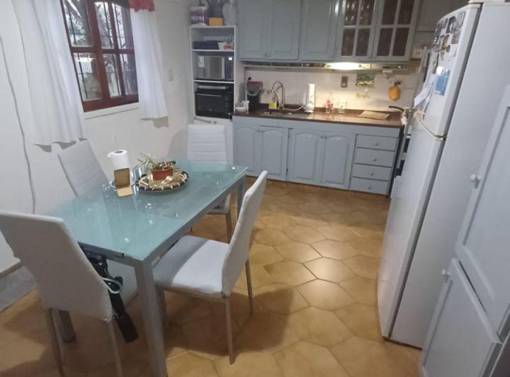 Casa · 90m² · 4 Ambientes · 1 Cochera