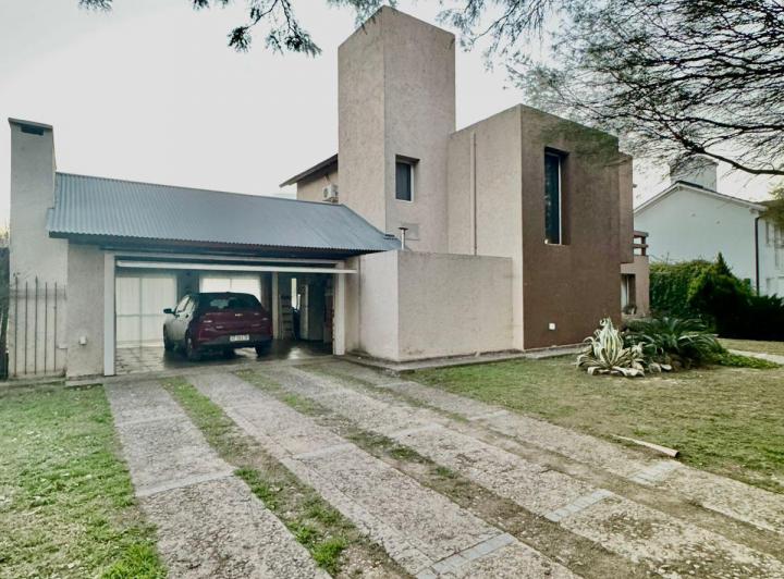 Casa · 270m² · 12 Ambientes