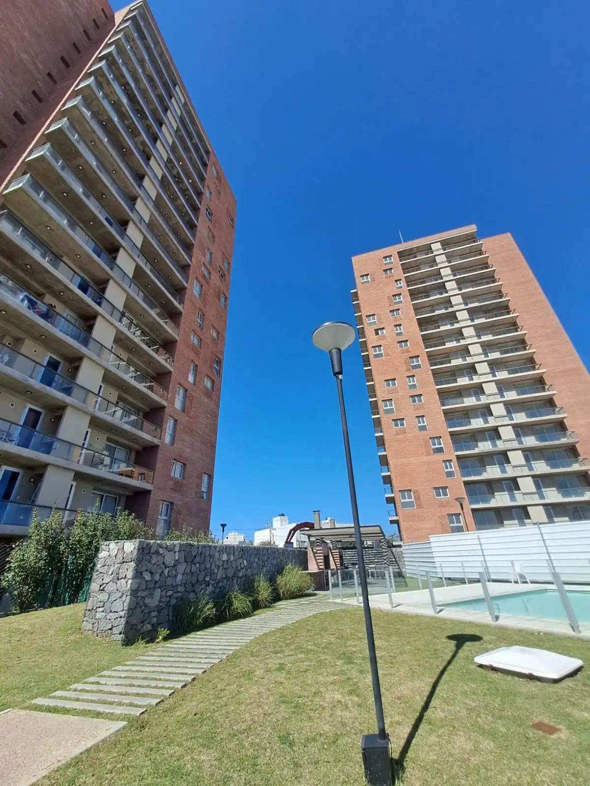 Departamento alquiler 1 dormitorio, balcón, seguridad, pileta, amenities. Bº SAN MARTIN