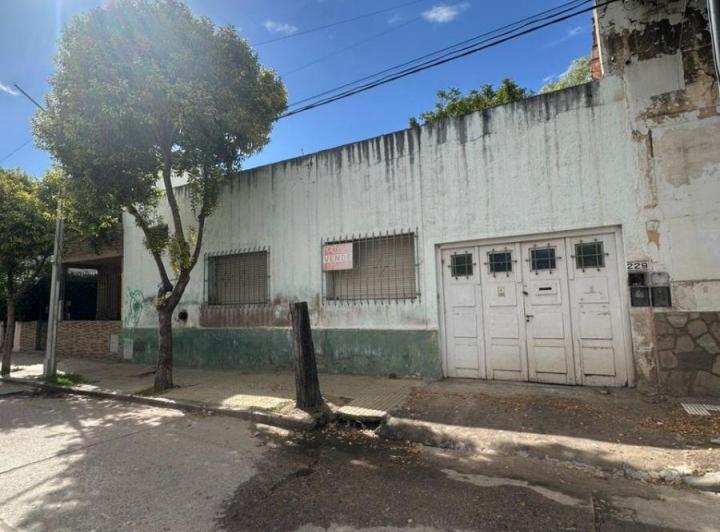 Casa · 90m² · 9 Ambientes · 1 Cochera