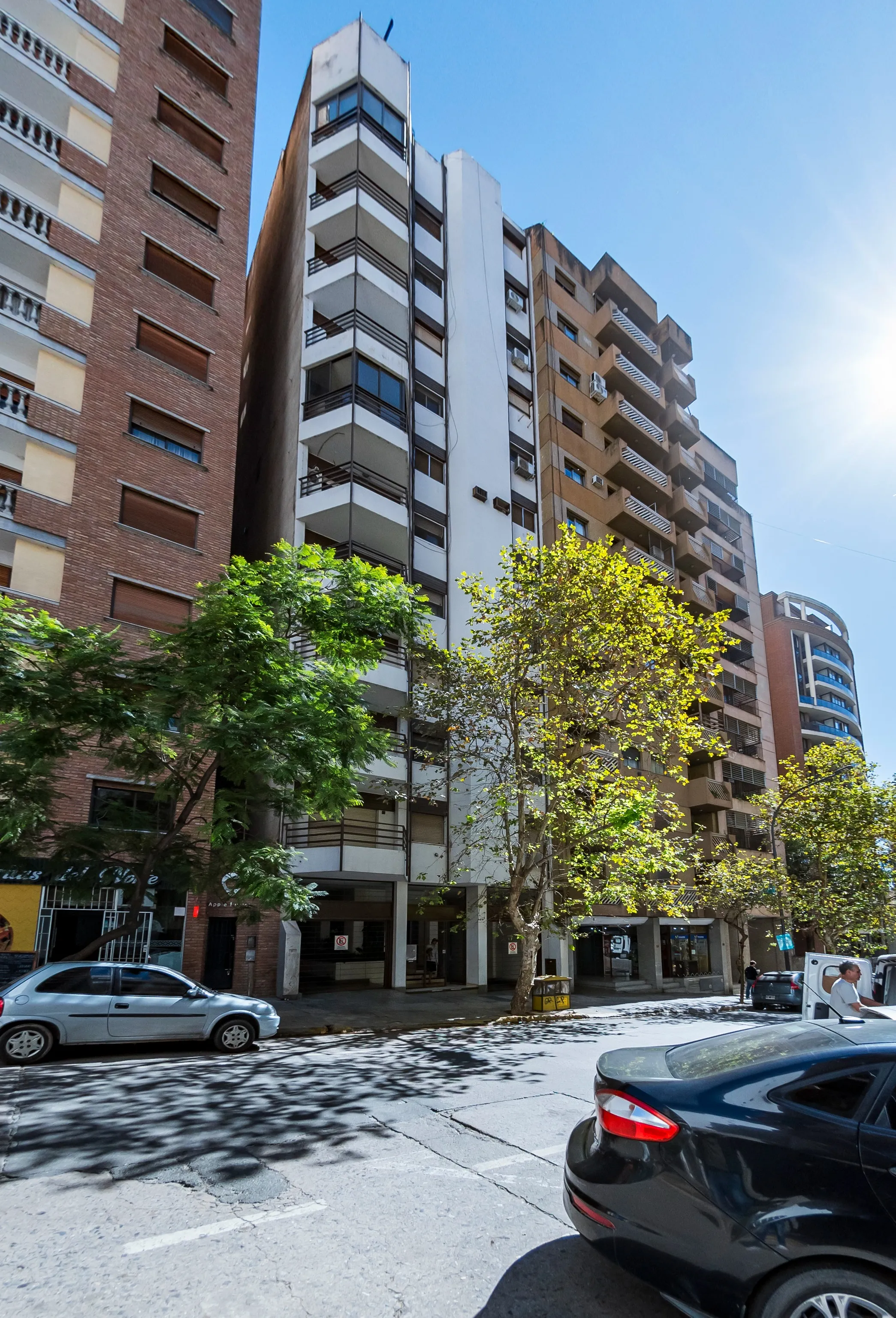 Venta de un IMPONENTE 2 DORMITORIOS CON COCHERA EN NUEVA CORDOBA