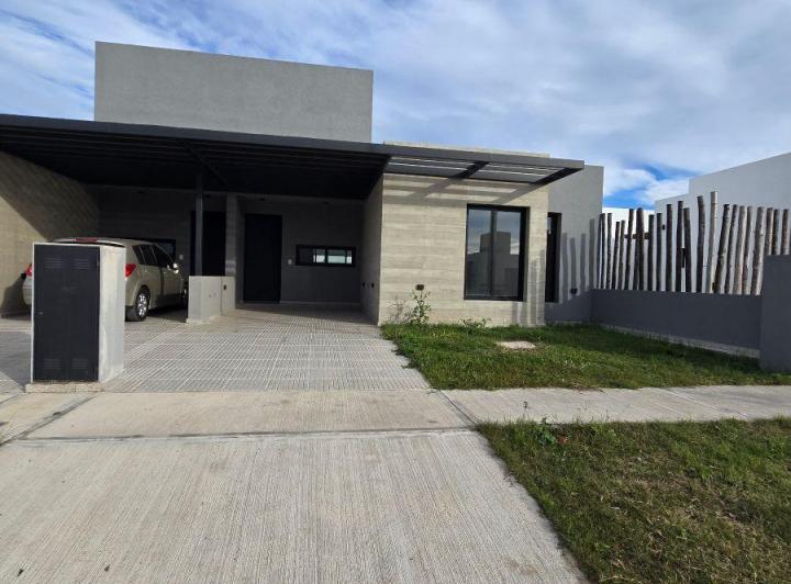 Casa · 108m² · 5 Ambientes · 1 Cochera