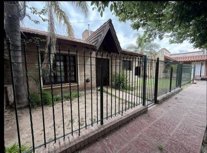 Casa · 168m² · 5 Ambientes · 2 Cocheras