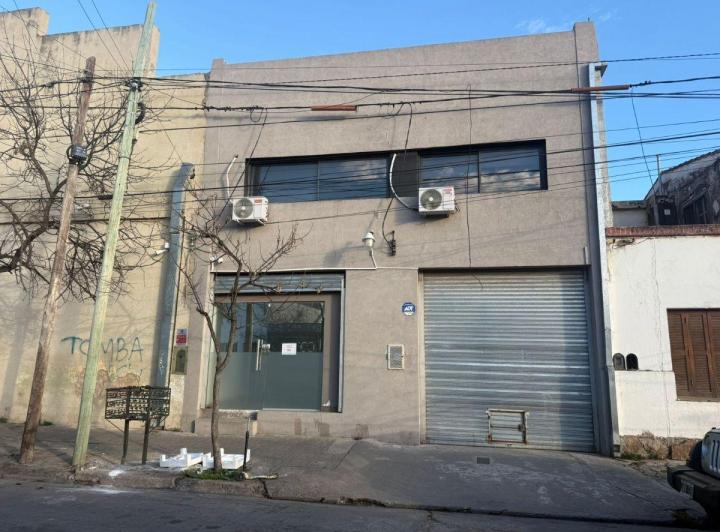 Bodega-Galpón · 200m² · 4 Ambientes