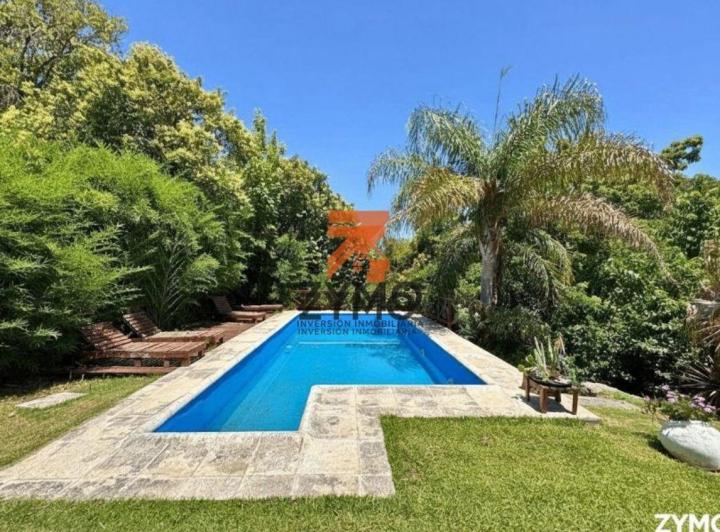 Casa · 500m² · 10 Ambientes · 3 Cocheras