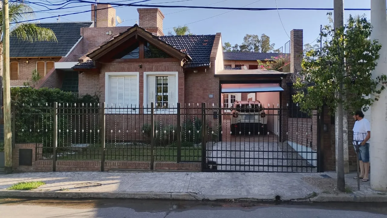 🏡 ¡Oportunidad en Parque Chacabuco! Casa de 3 dormitorios!🏡
