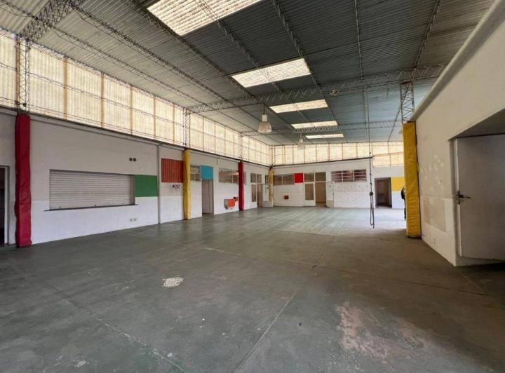 Local comercial · 1268m² · 10 Ambientes