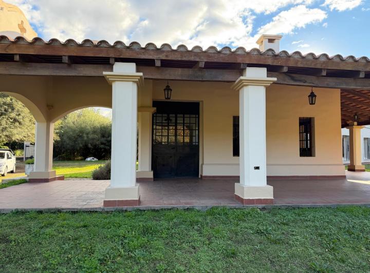 Casa · 374m² · 3 Ambientes