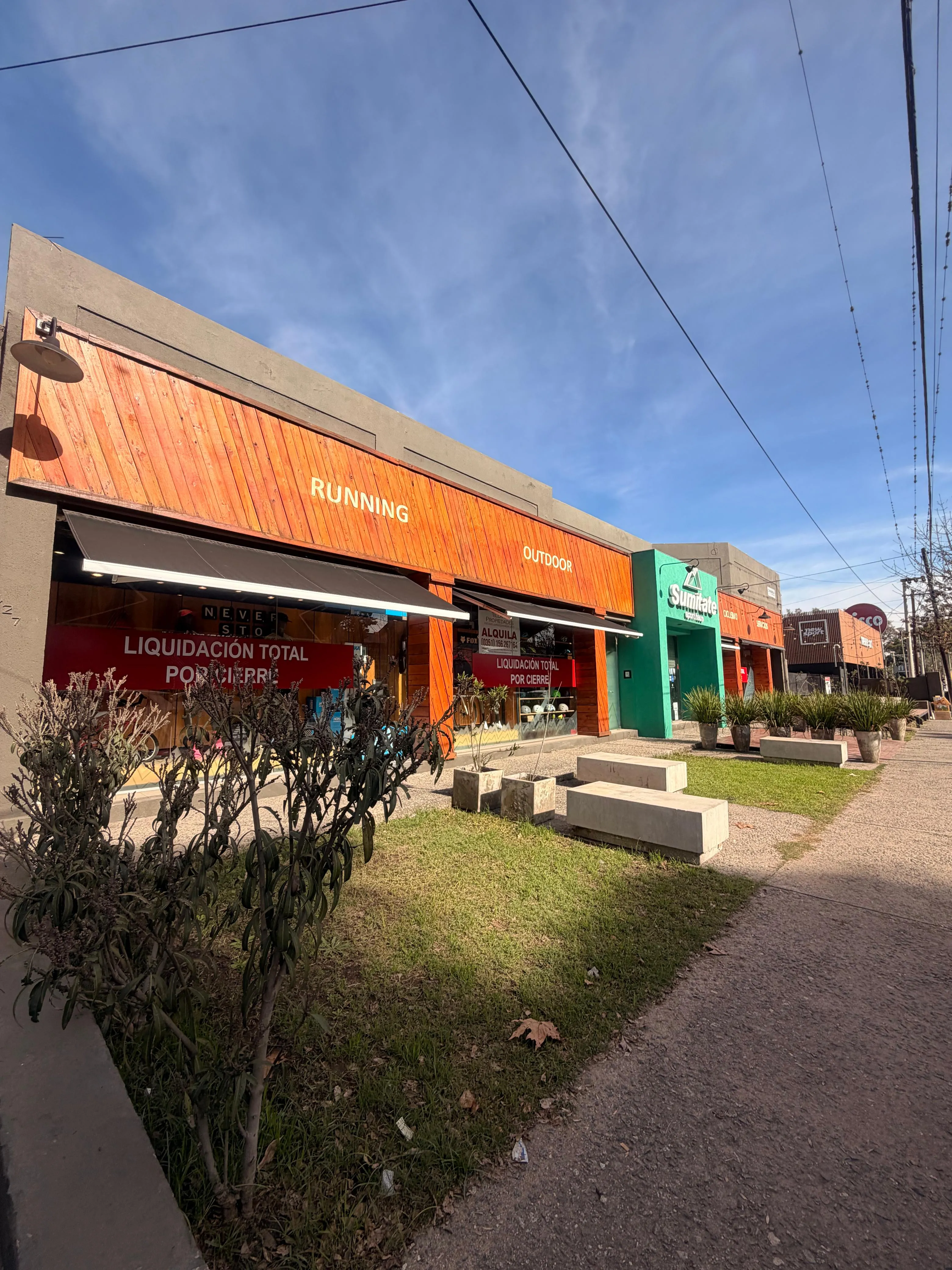 Alquiler Local Comercial en Recta Martinolli Planta Libre