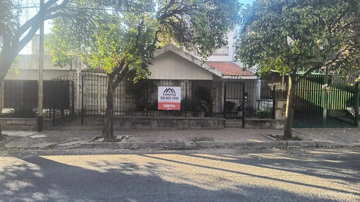 PASO DE LOS ANDES: LA PAMPA 315  CASA DE 4 DORMITORIOS A METROS DEL NUEVOCENTRO