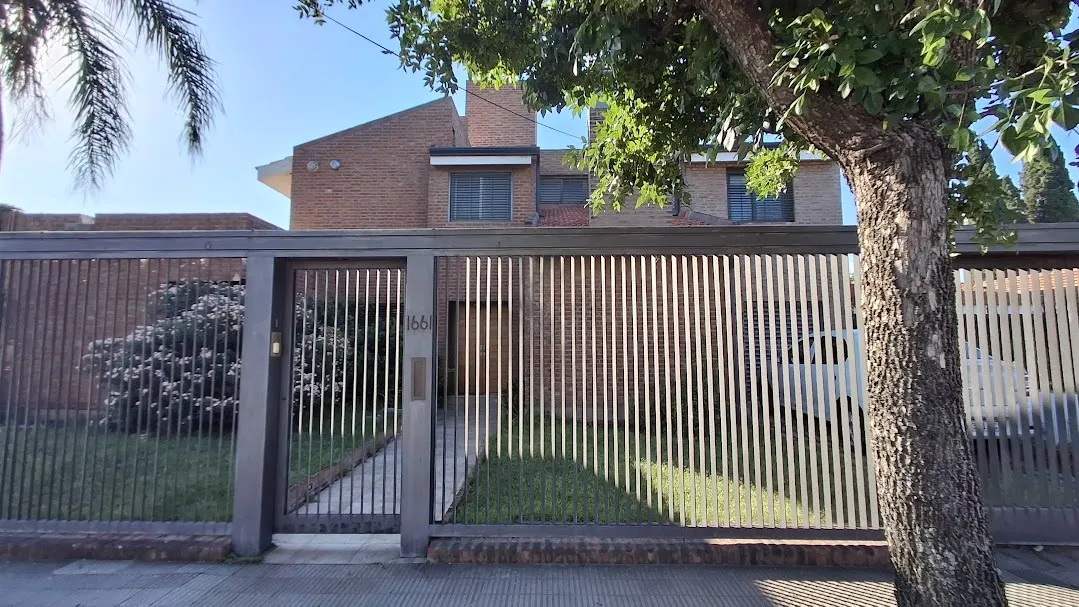 VENTA EXCLUSIVA CASA EN CERRO DE LAS ROSAS- 5 DORMITORIOS