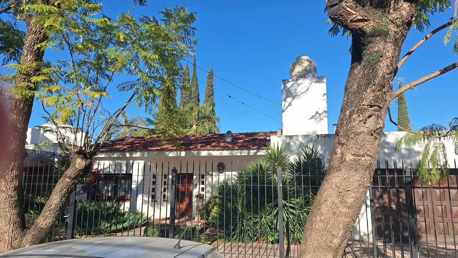 CASA EN VENTA - CERRO DE LAS ROSAS - EXCELENTE UBICACIÓN - 3 DOR 3 B - PILETA