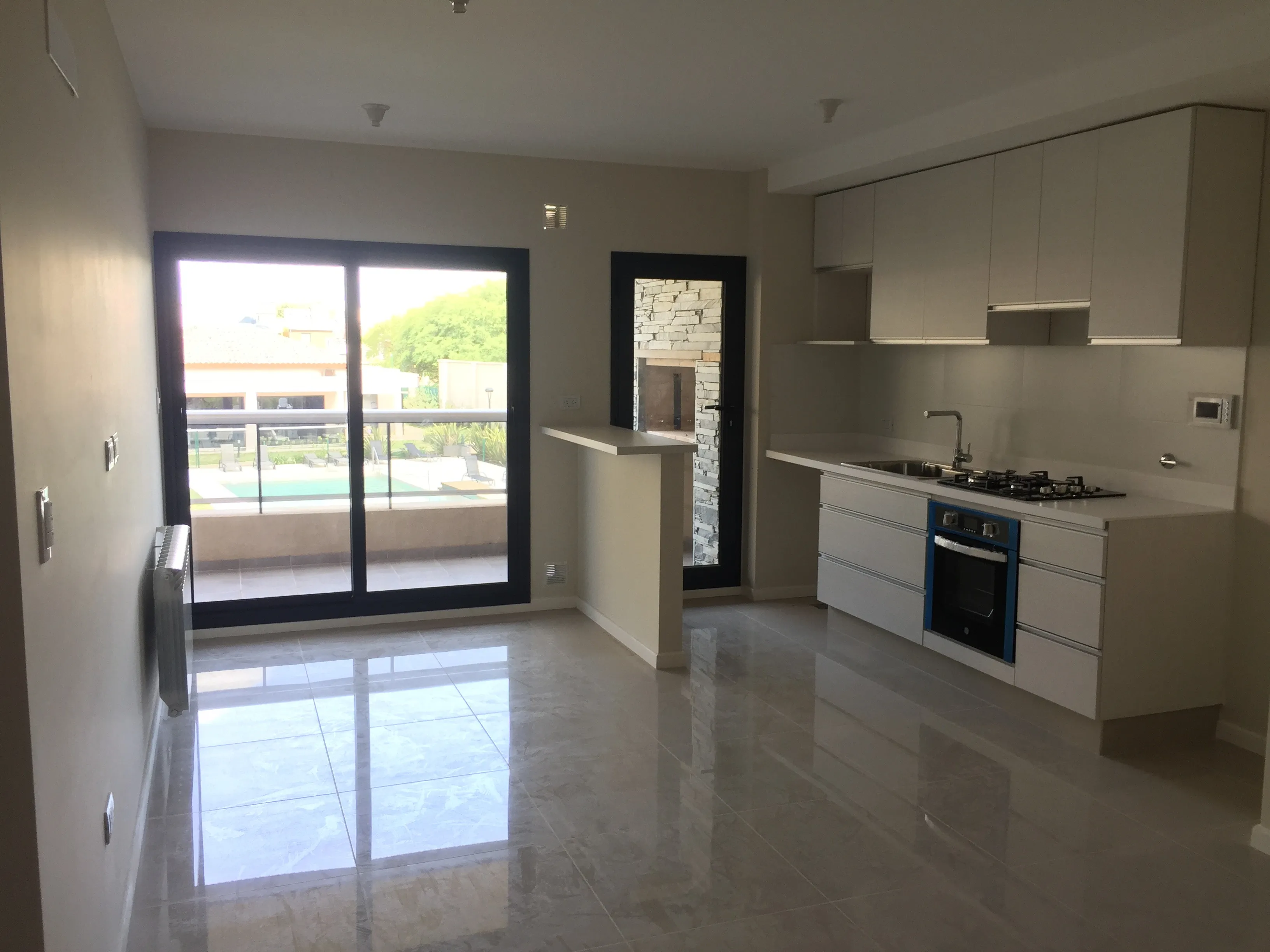 OPORTUNIDAD DE VENTA: COMPLEJO LIVETTE 1  DORMITORIO  CON COCHERA