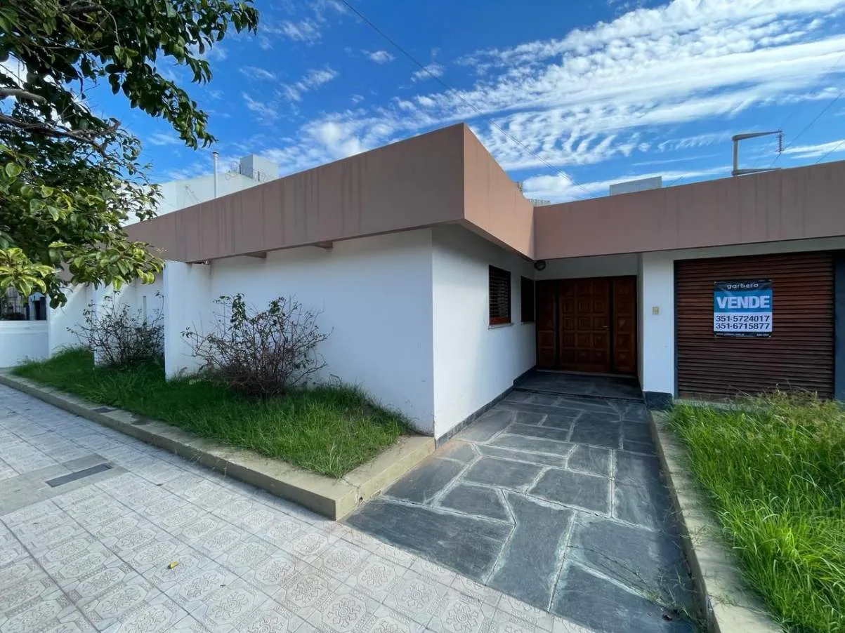 OPORTUNIDAD EN LOMAS DE SAN MARTIN! POSESION INMEDIATA!
