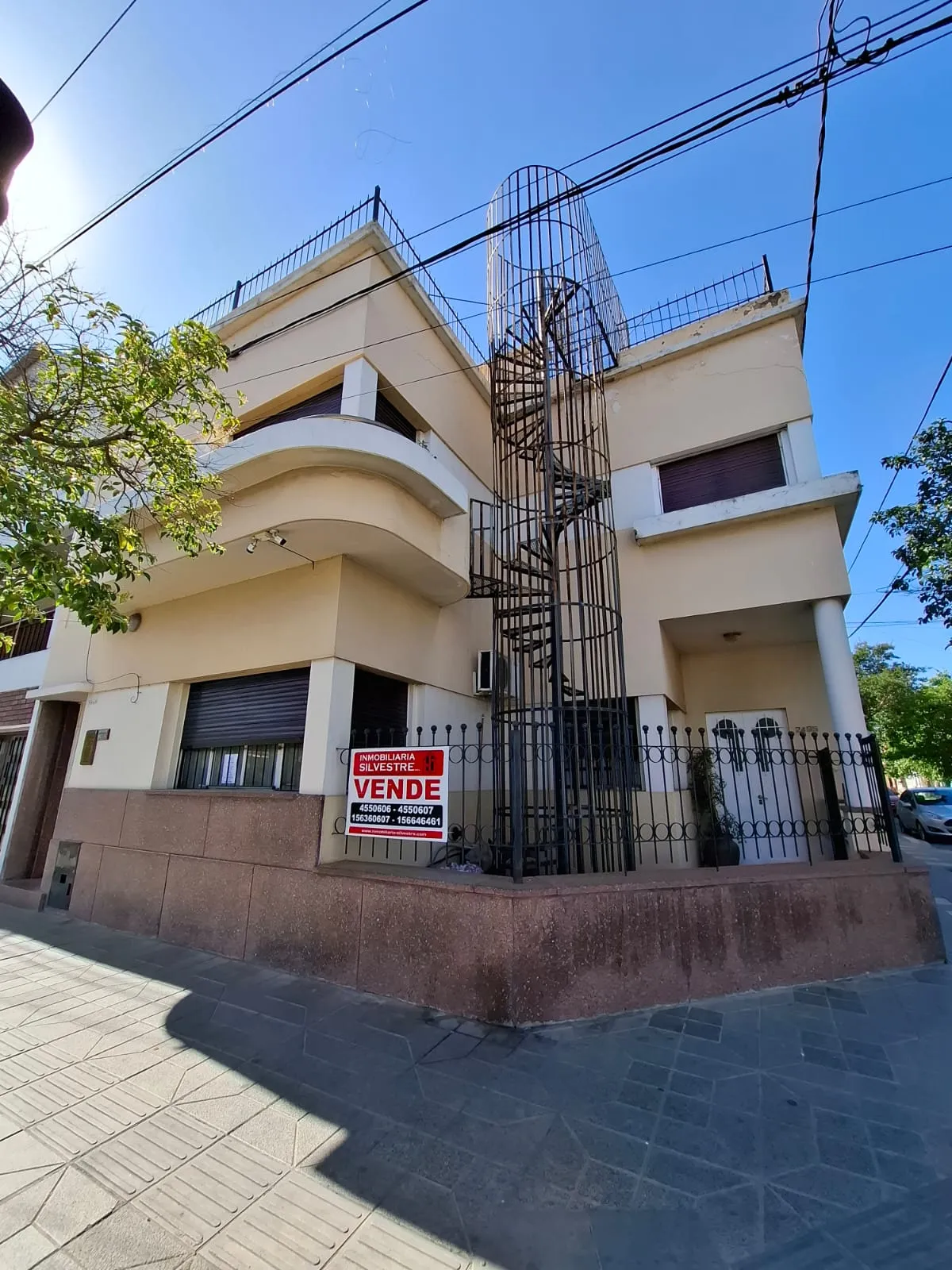 GRAN CASA ESQUINA EN Bº SAN VICENTE