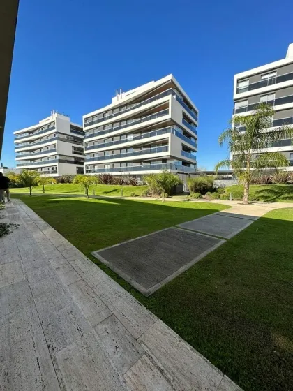 VENTA DEPARTAMENTO 1 DORMITORIO Y MEDIO CON COCHERA SUMMUM JARDIN CLARET