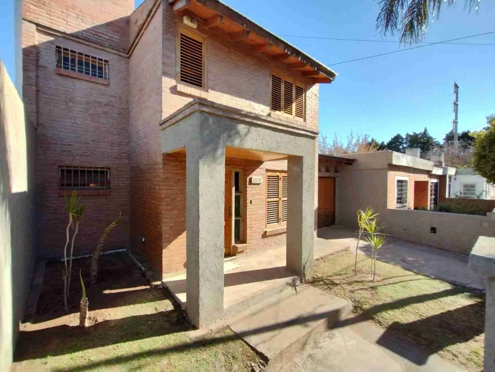 AYACUCHO IMPECABLE PROPIEDAD 2 PLANTAS 3 DOR 2 BÑS PISCINA GGE X2 *APTA BANCO*