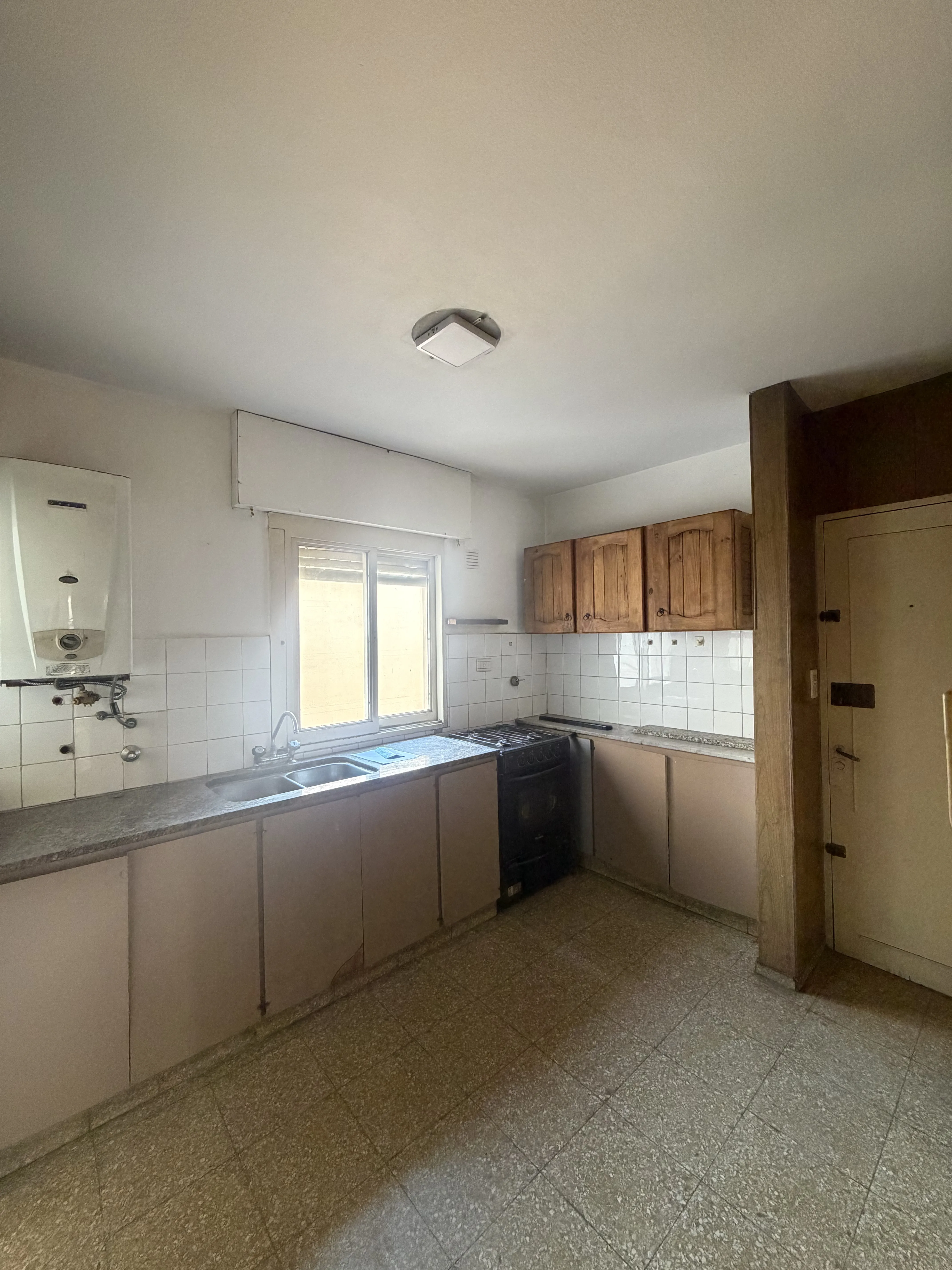 CENTRO! 2 DORMITORIOS, COCHERA, BALCON, LAVADERO, COC SEPARADA $580000