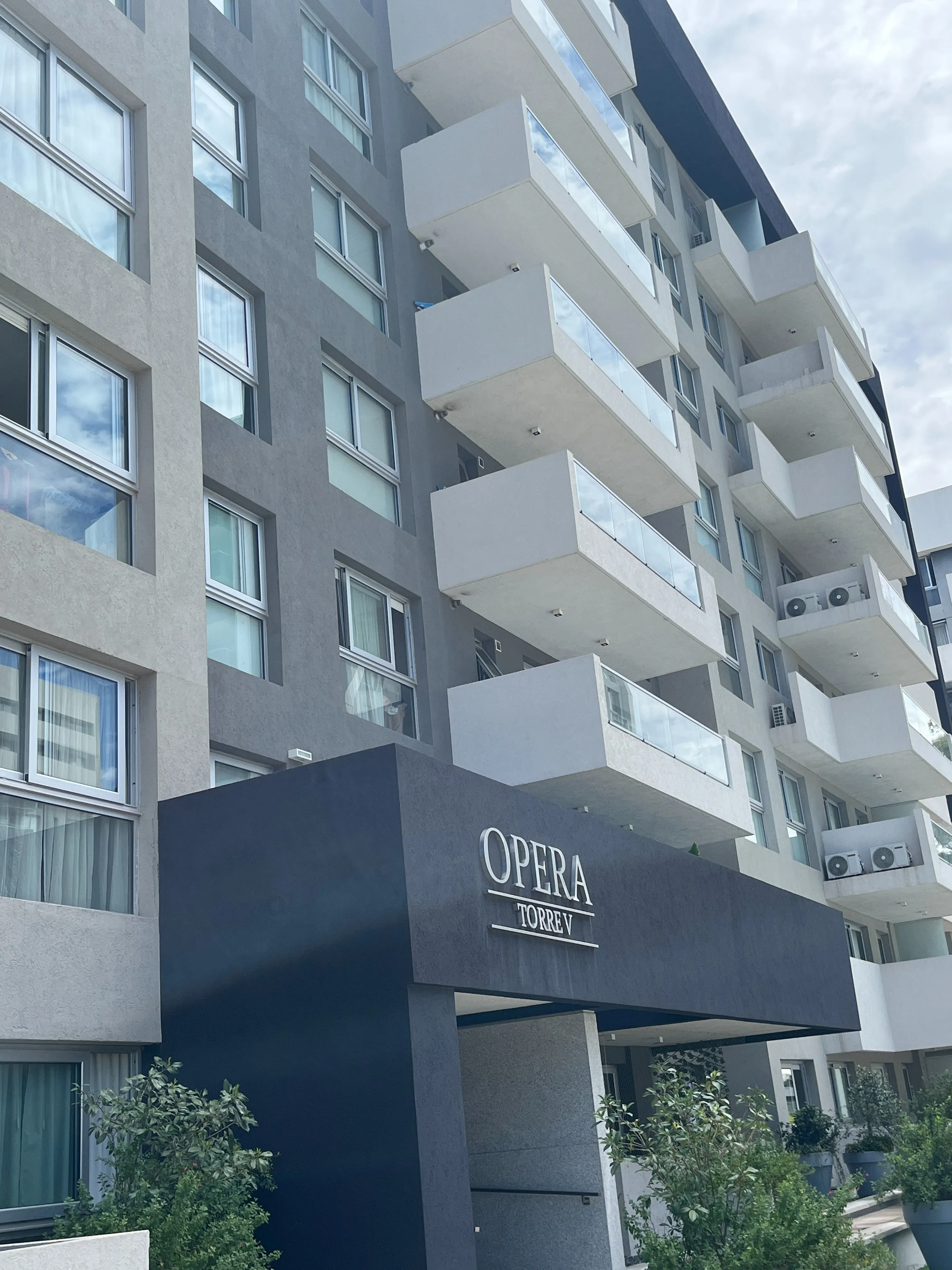 PROACO VENDE LUXURY 3 DORM CON POSESION