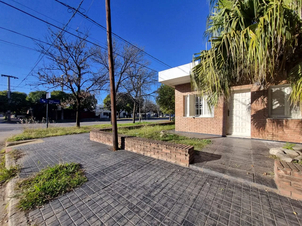 Venta Casa 2 Dorm. 2 Baños - Cochera P/3 Autos - 346 m² Terr./209 m² Cub. - a m de Cordoba Shopping