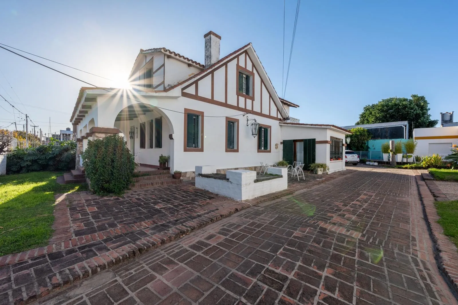 Importante chalet en entorno tipo housing – Villa Cabrera