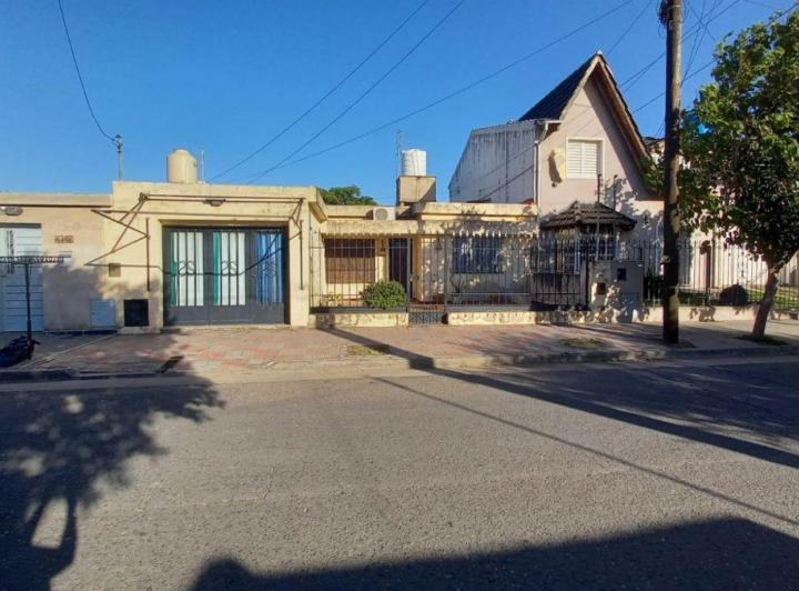 Casa · 147m² · 5 Ambientes · 1 Cochera