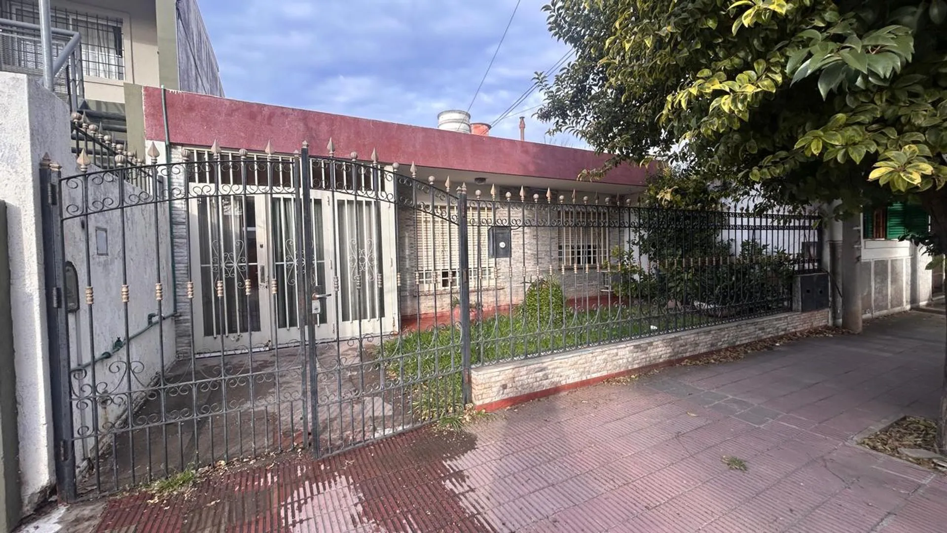 CASA + DEPARTAMENTO CORDOBA Bº JARDIN 2 DORMI PATIO ZONA SUR INVERSION VENTA