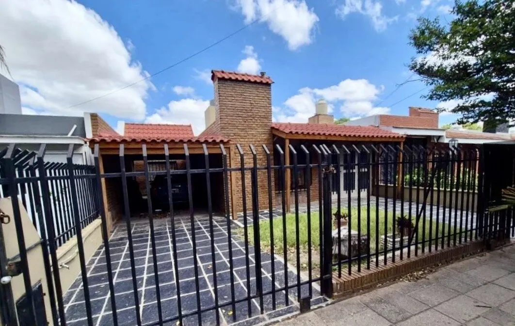Casa APTO CREDITO POETA LUGONES - 4 Dorm, patio asador
