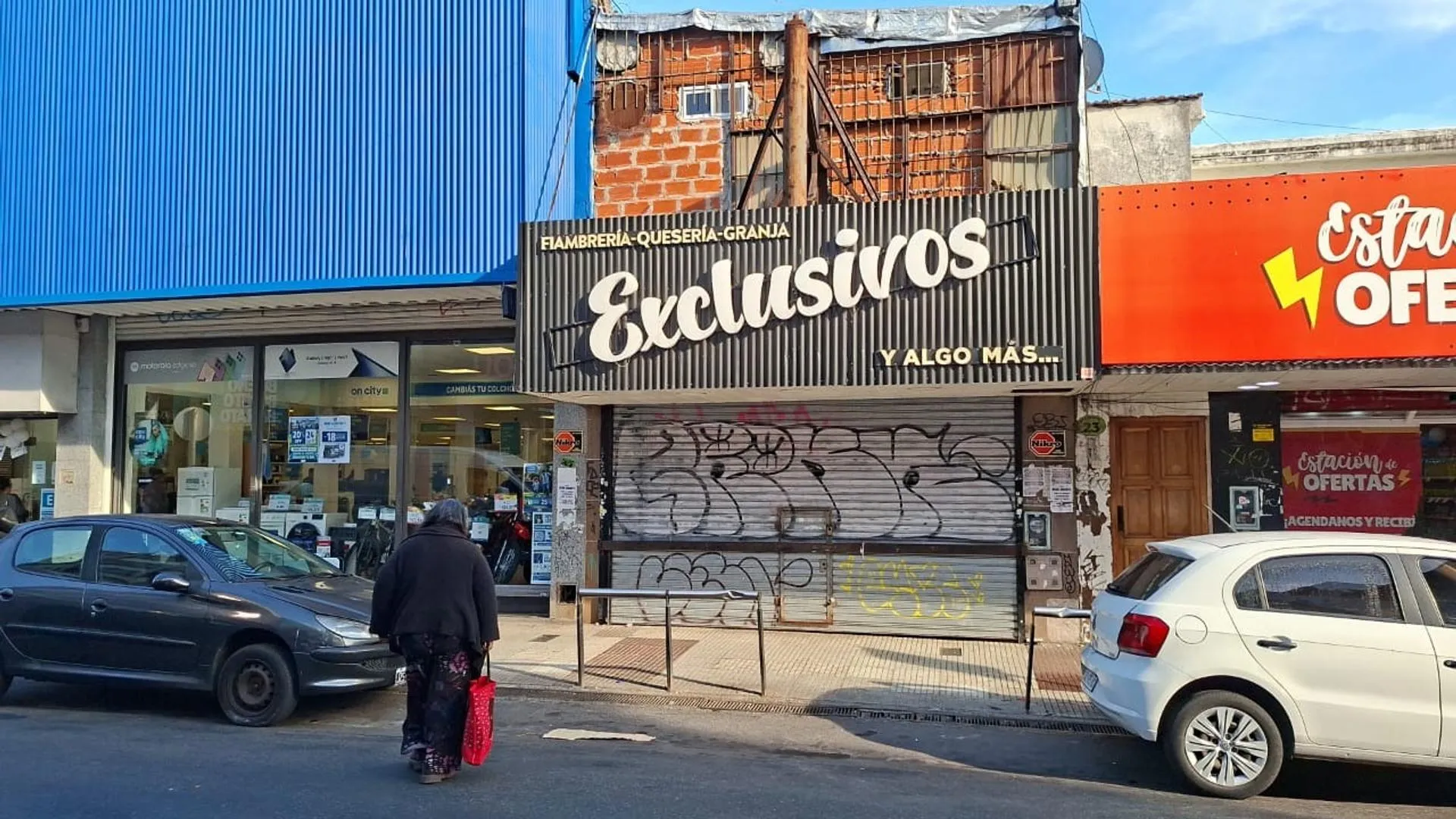 LOCAL COMERCIAL MORON CENTRO A 25 MTS ESTACION FF.CC