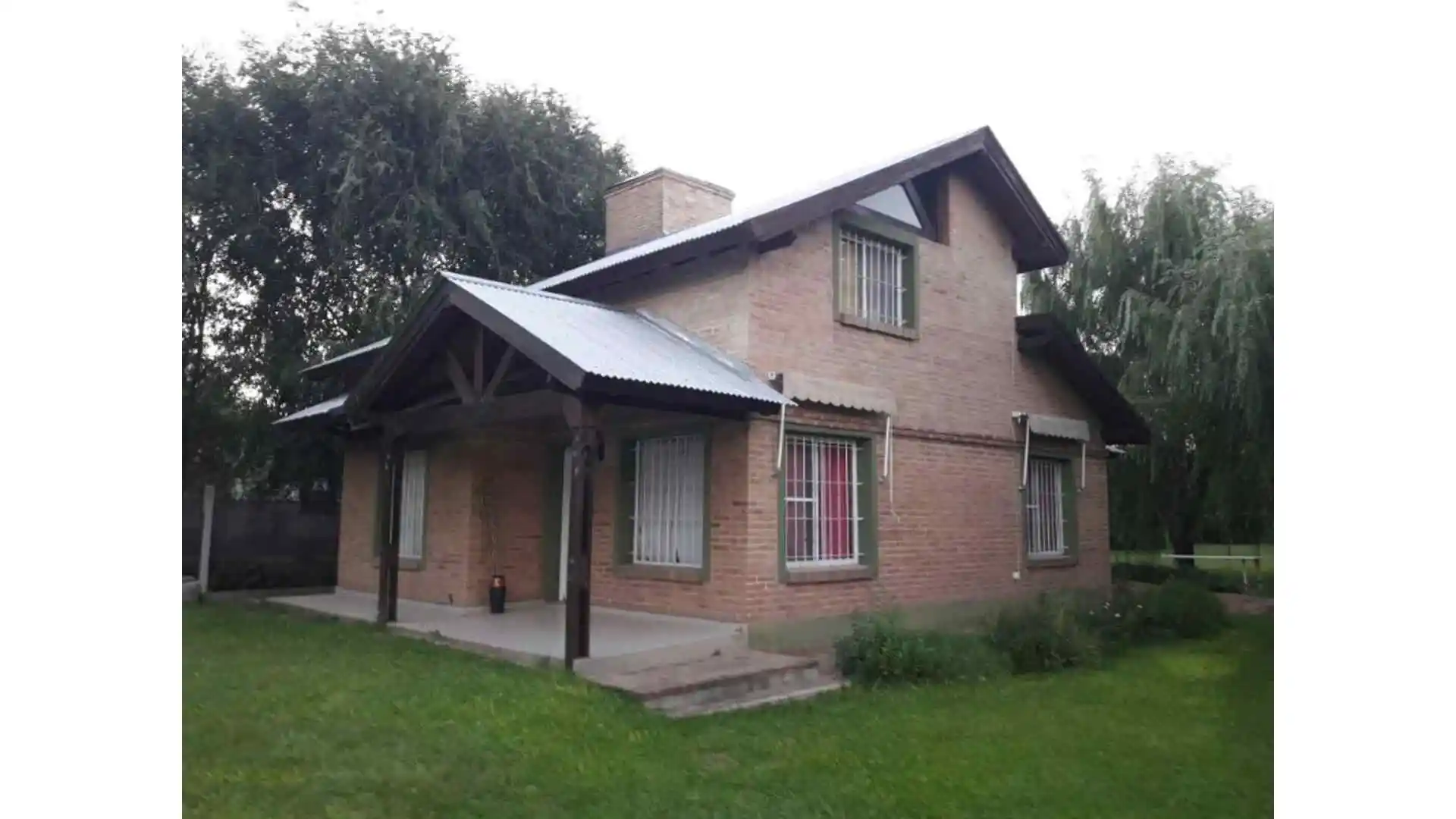 Casa exc.  de 2 o 3 dorm. gran terreno. Anisacate - Cba.