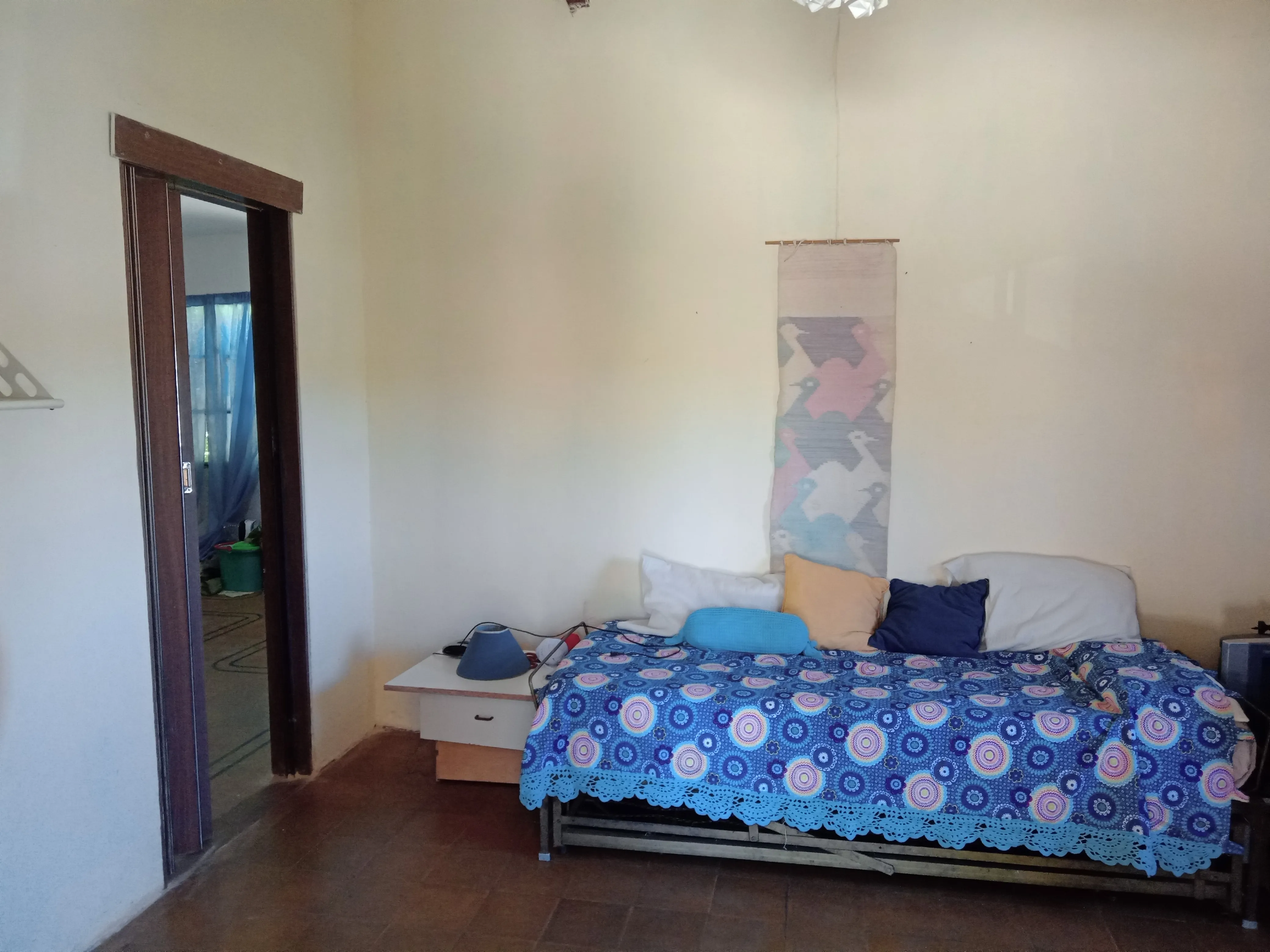 OPORTUNIDAD URGENTE! VENDO!! AMPLIO CHALET EN TANTI A SOLO CUADRAS DEL CENTRO