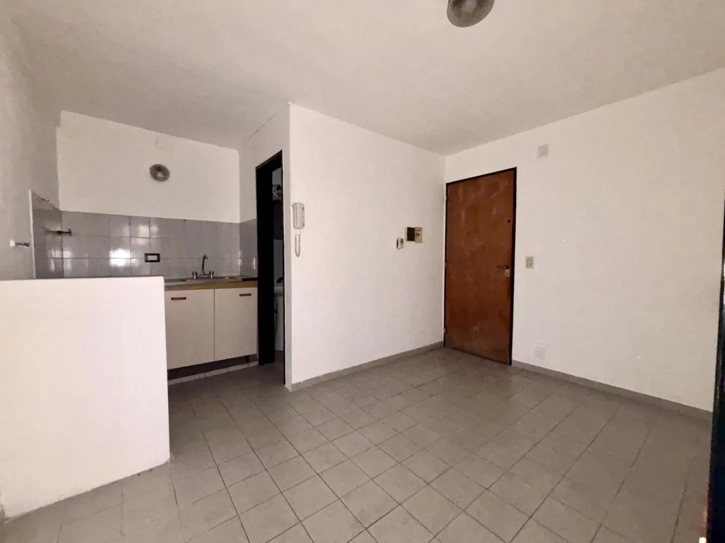 VENTA monoambiente  con PATIO en ALBERDI
