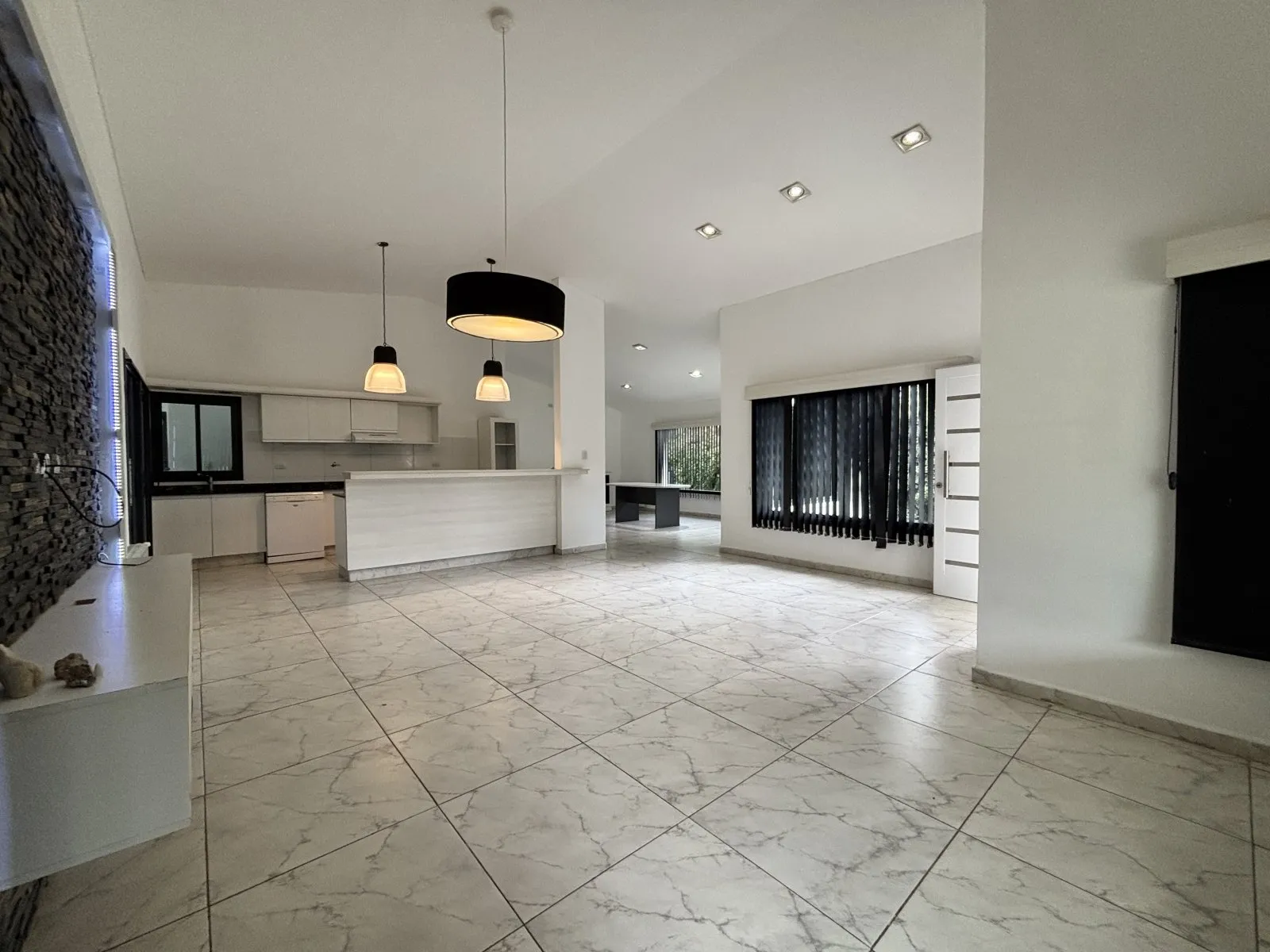VENTA de CASA 3 dormitorios con PILETA en Country La Arbolada  Hollywood