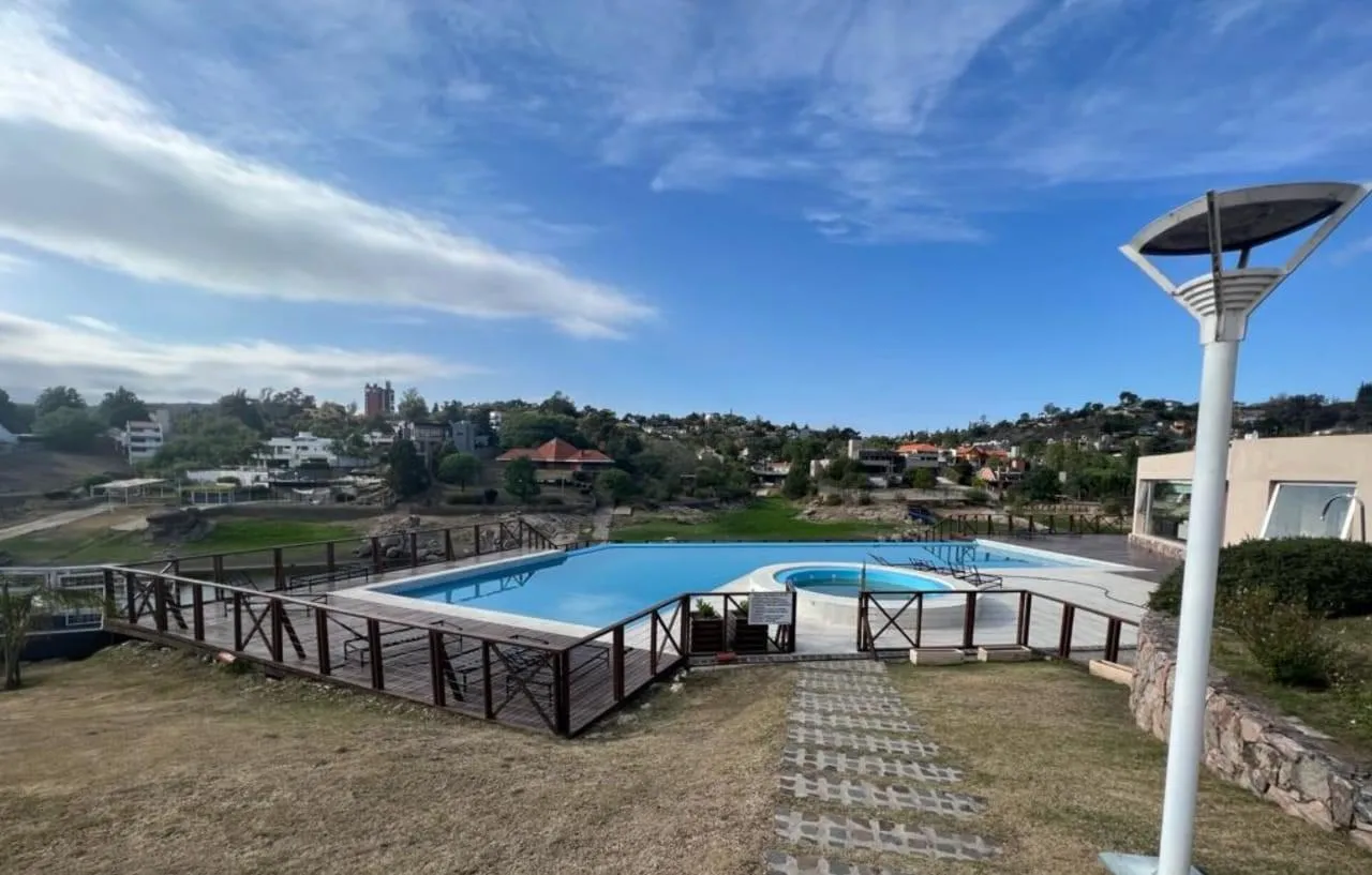 VENTA CASA  EN RESIDENCIAS DEL LAGO  VILLA CARLOS PAZ