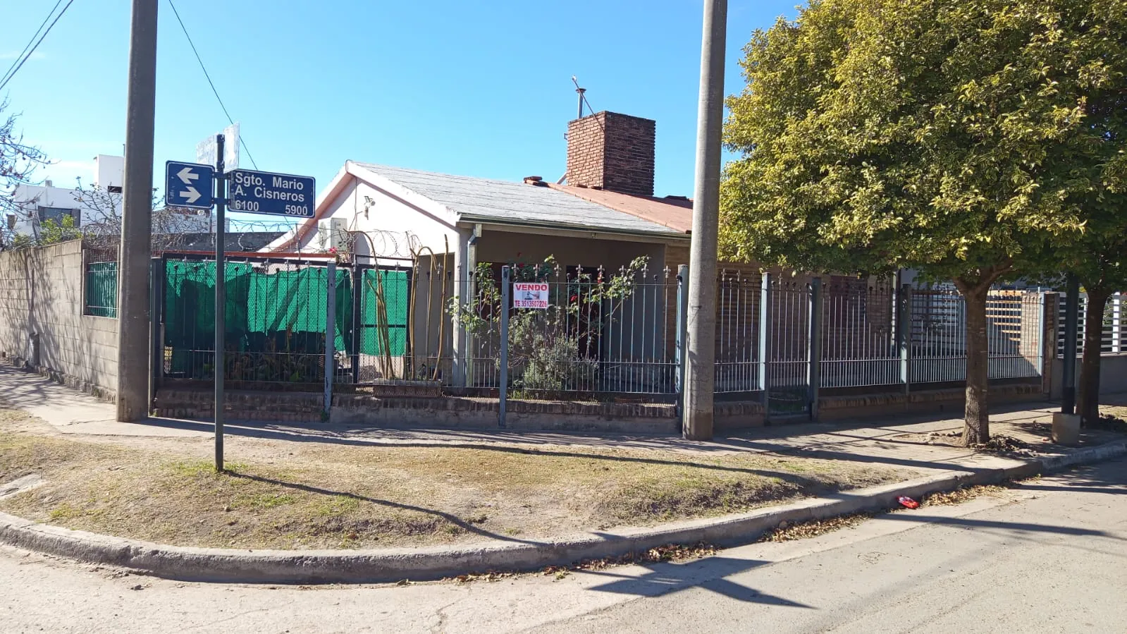 VENDO CASA ESQUINA 3DOR COCHERAX3 B°LOS ROBLES TE 3513507226 APTO BANCO U$$79000