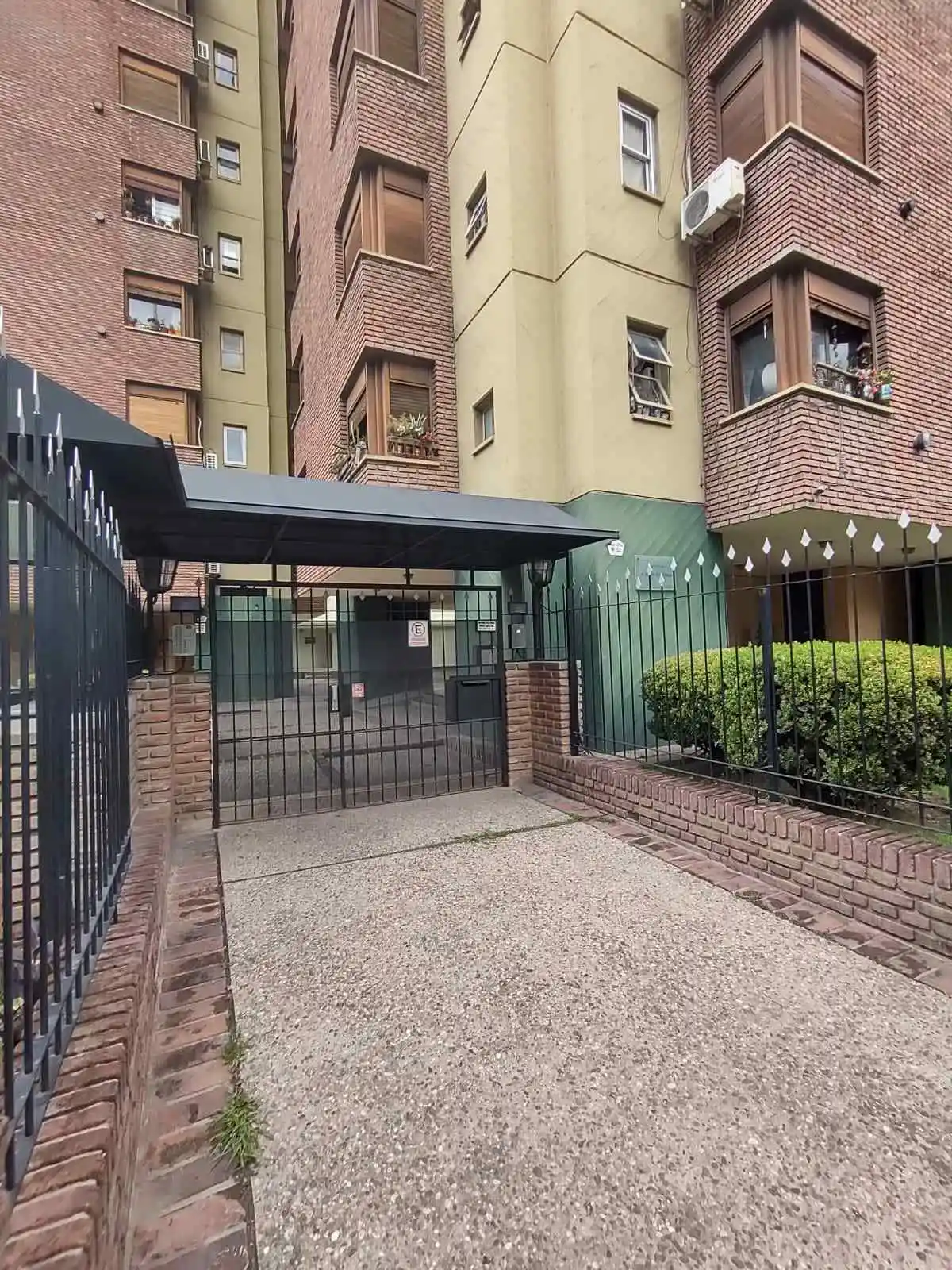 VENDO DEPTO TRES DORMITORIOS EN B° GÜEMES