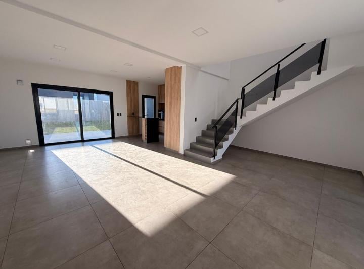 Casa · 183m² · 4 Ambientes · 2 Cocheras