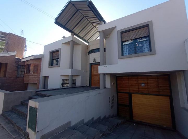 Casa · 180m² · 3 Ambientes · 1 Cochera