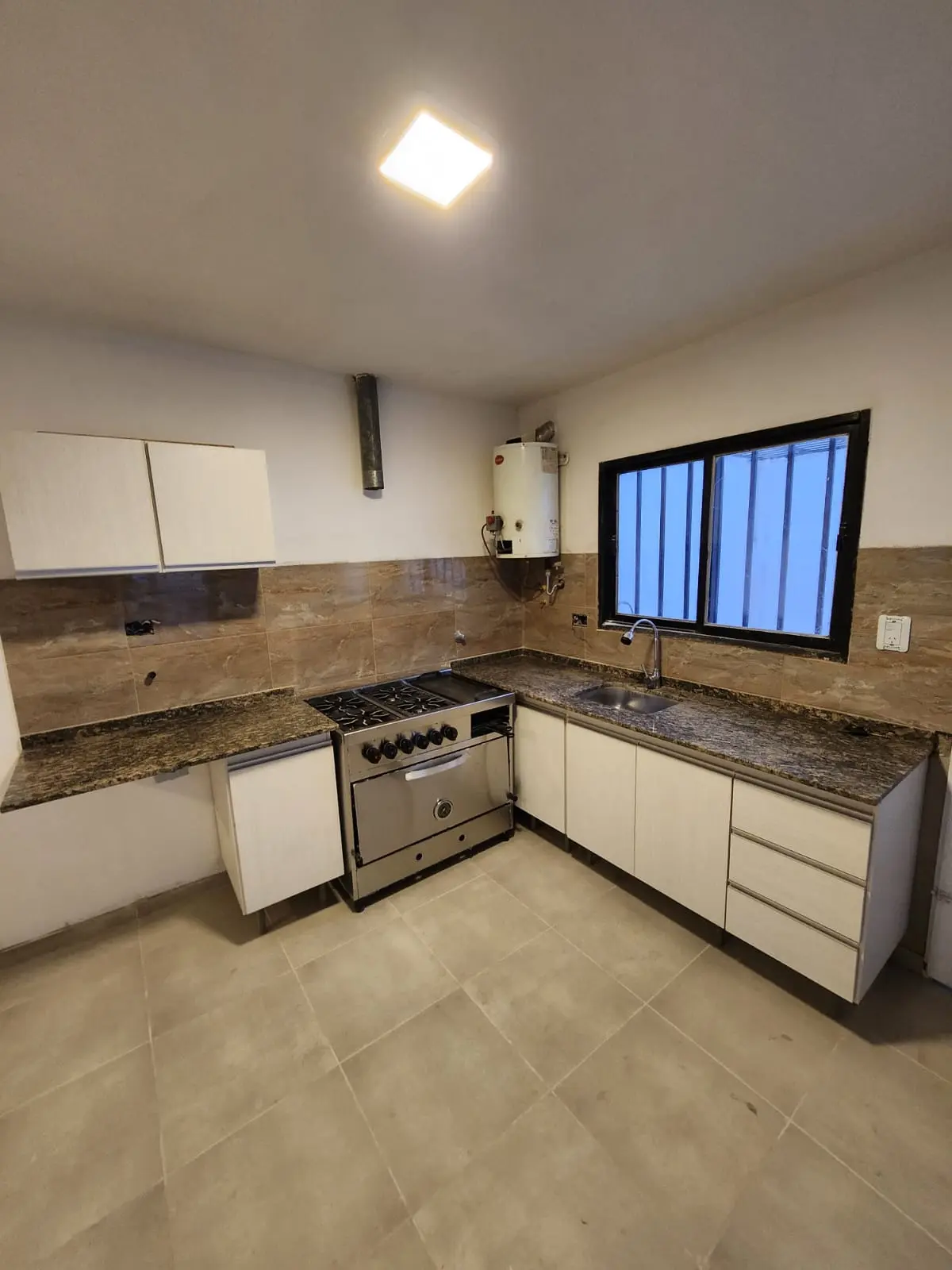 San Vicente ,2 Dormitorios, cochera ,  Apto bancor