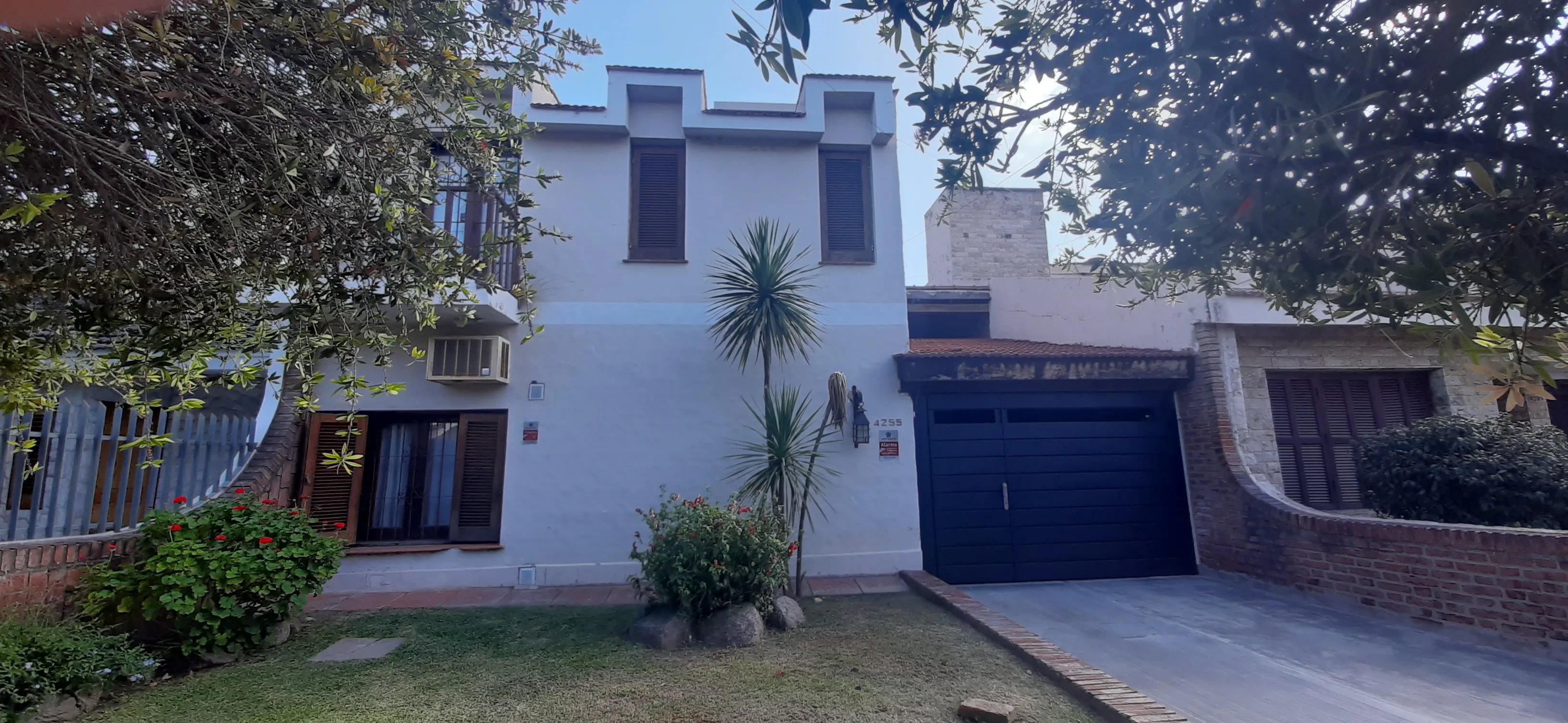VENTA. CASA. VILLA CENTENARIO 4 DORMI. PILETA. 3 COCH. MAS DEPTO. 2 DORM. CÓRDOB