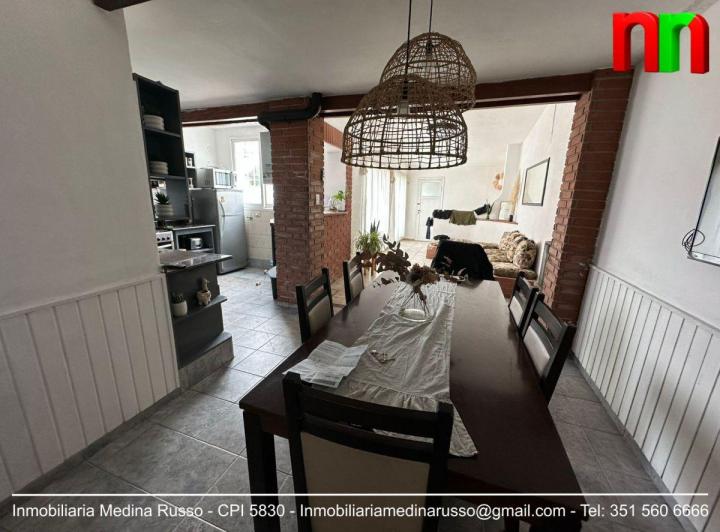 Casa · 220m² · 11 Ambientes · 1 Cochera