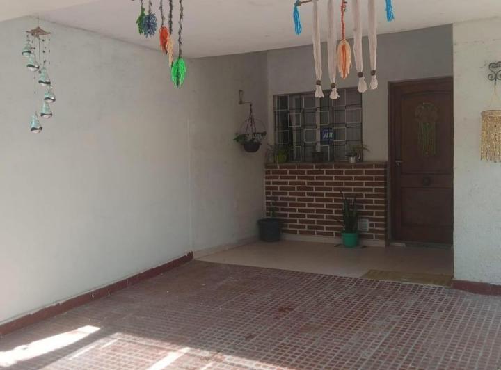 Casa · 135m² · 6 Ambientes · 2 Cocheras