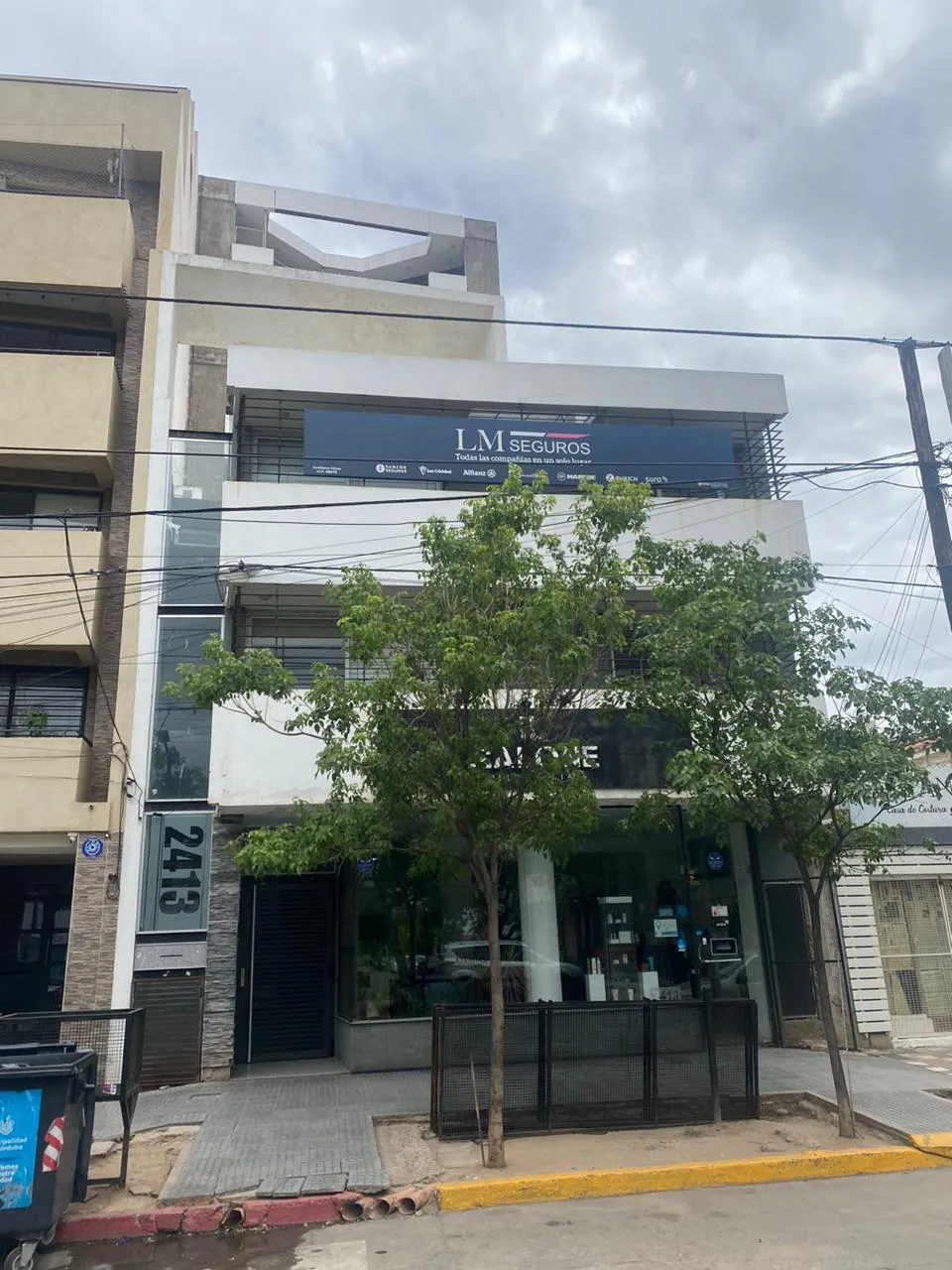 DEPARTAMENTO EN ALBERDI, CERCA DEL SHOPPING, CON BALCÓN Y ASADOR