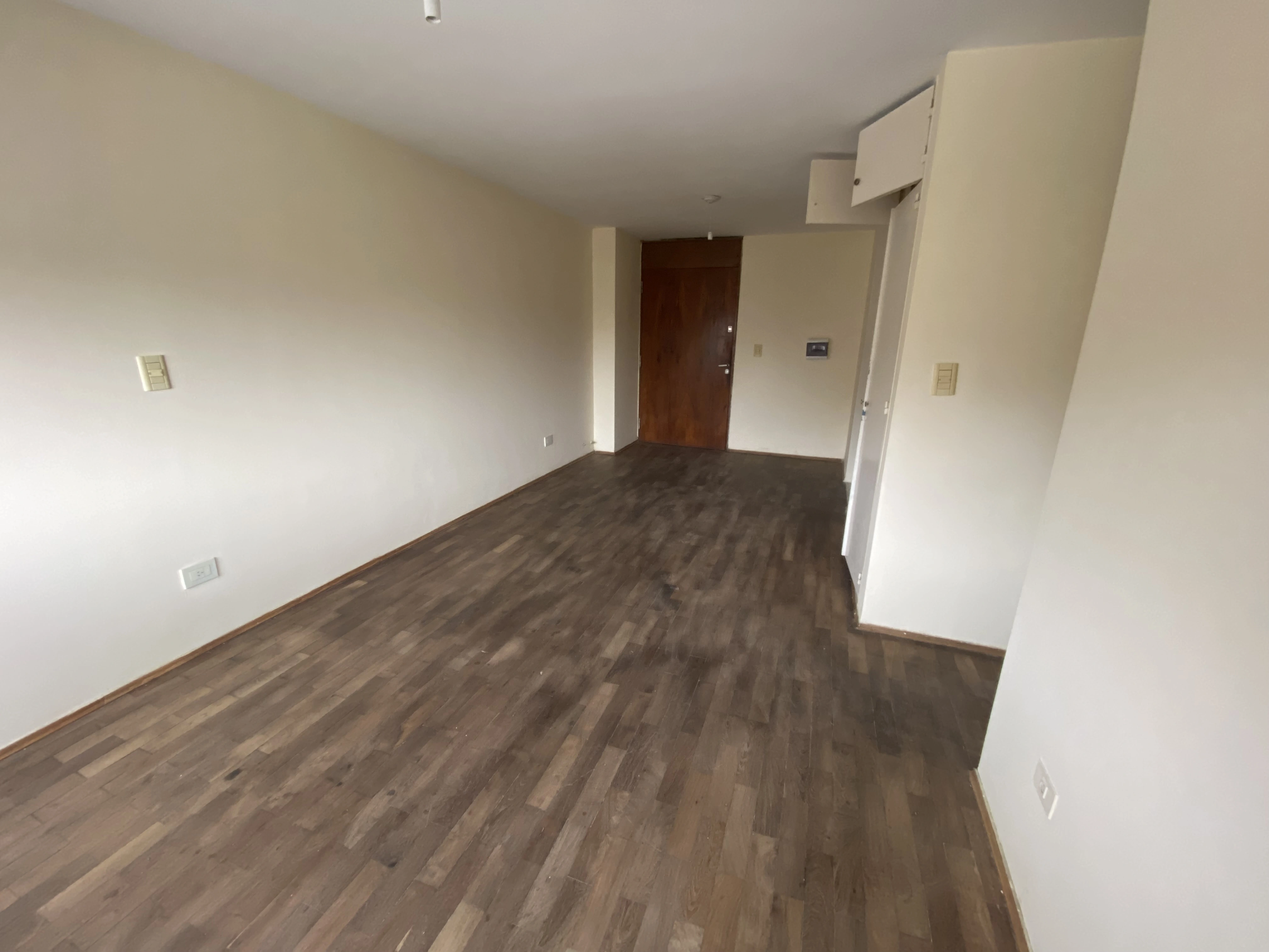 Depto en Obispo Trejo 371 fte. al Patio Olmos - piso alto