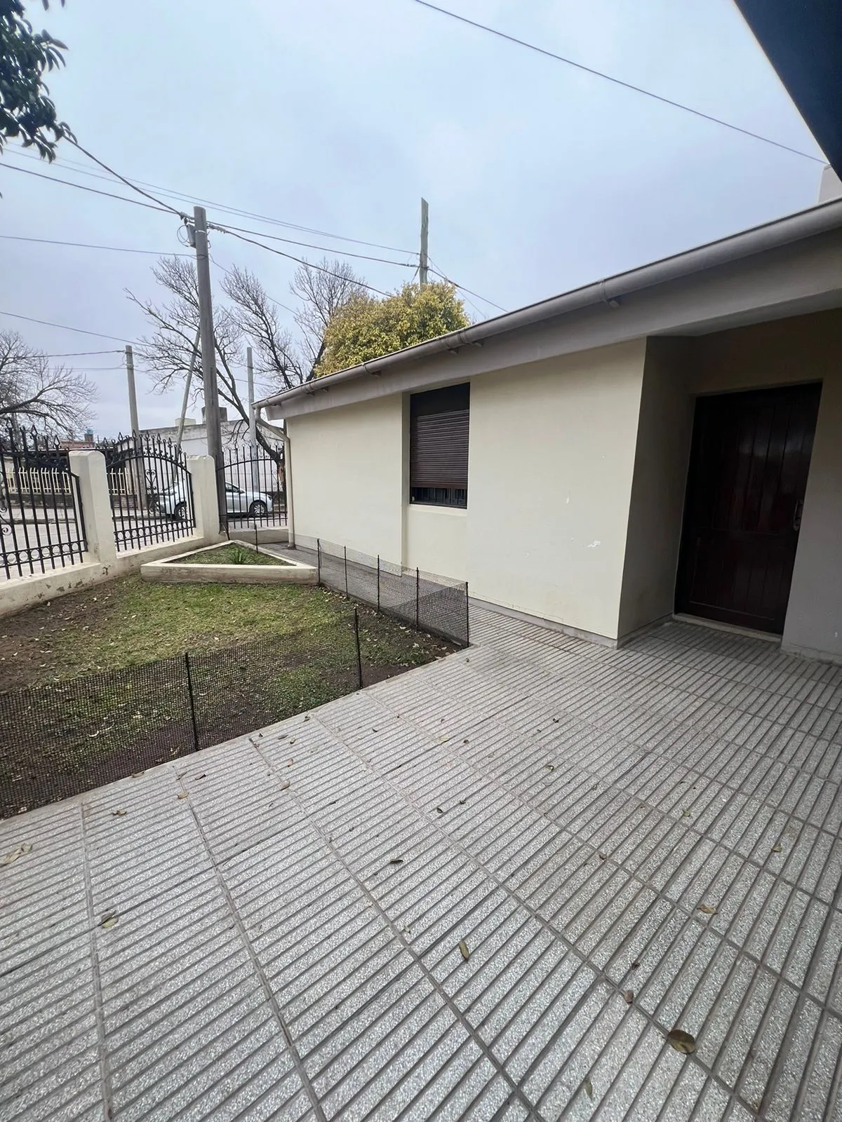 ALTA CORDOBA/ LA FRATERNIDAD todo planta baja, amplia 4 dormitorios, 3 cocheras, a 100 mts Fragueiro. imperdible!