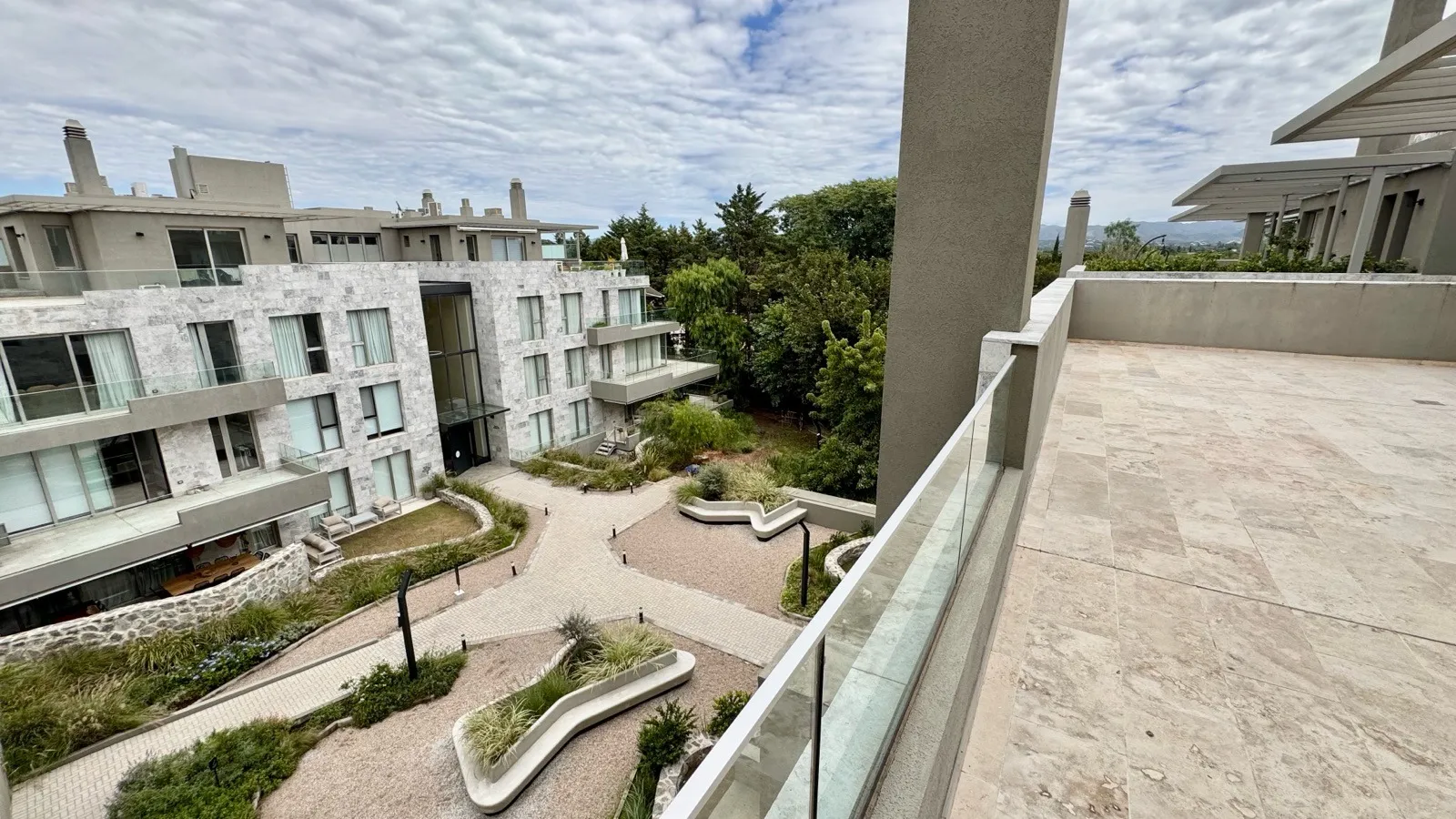 Departamento de 227 m² EN VENTA, con terraza y vistas a las sierras, en milnuevediez, Zona Norte