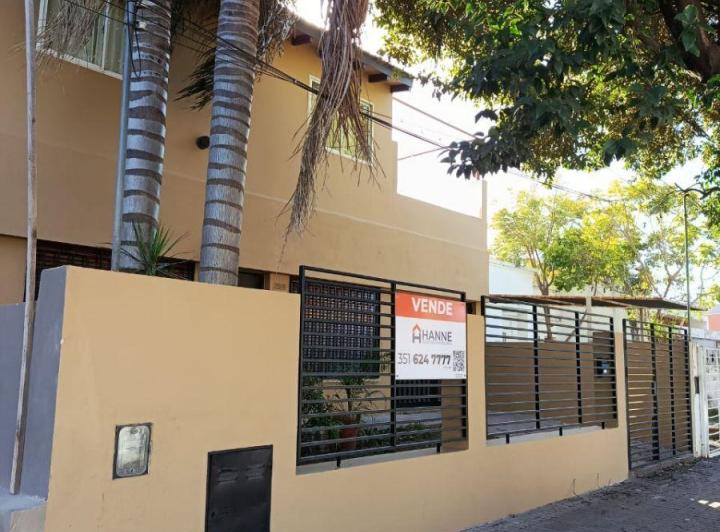 Casa · 168m² · 10 Ambientes · 1 Cochera