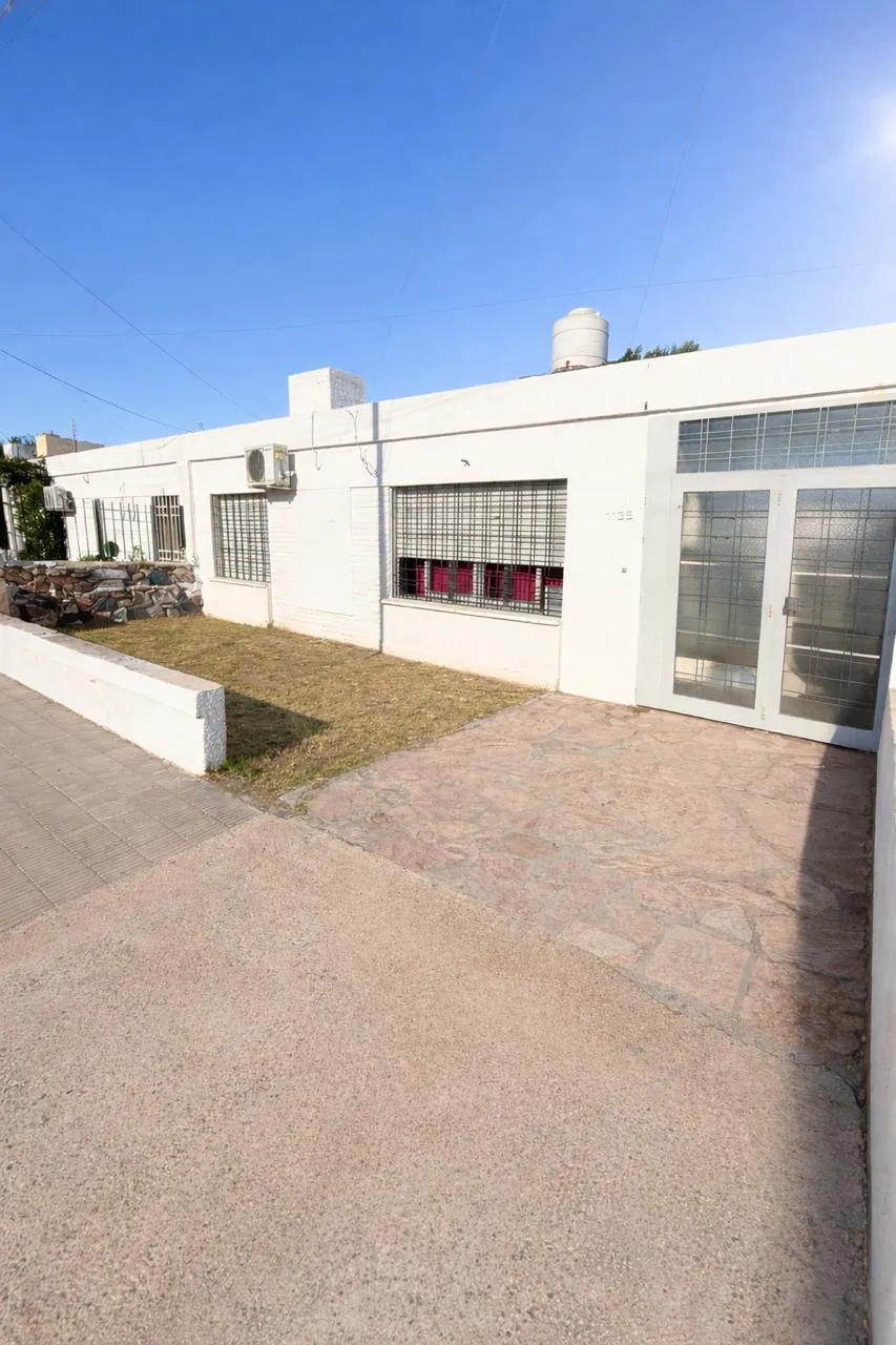 Venta de Casa sobre calle Maestro Vidal al 1100